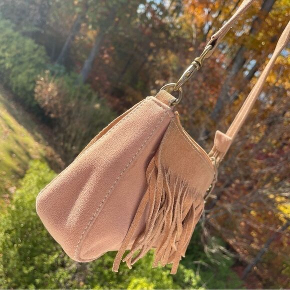 Vintage Nine West BoHo tan leather 5 x 9.5 purse, tassels on both sides. Zipper - Picture 3 of 12